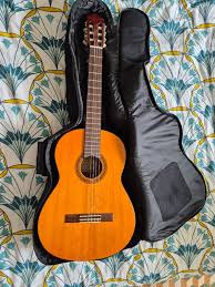 guitare yamaha cg101